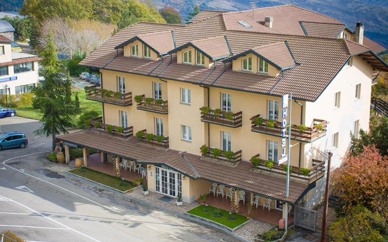 Hotel Gambrinus Abbadia San Salvator Extérieur photo